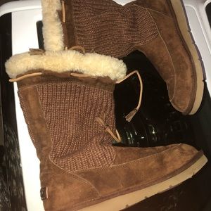 Size 10 Uggs Chestnut suede with sweater/fur top